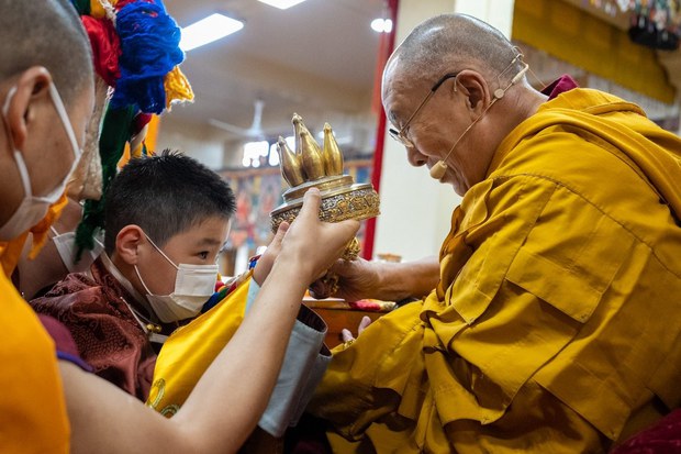 ༸གོང་ས་མཆོག་གིས་ཁལ་ཁ་༸རྗེ་བཙུན་དམ་པའི་མཆོག་སྤྲུལ་རིན་པོ་ཆེ་སོགས་སོག་རིགས་ཀྱི་གདུལ་བྱ་རྣམ་པར། བདེ་མཆོག་ནག་པོ་སྤྱོད་པའི་ལུགས་ཀྱི་བཀའ་དབང་གི་སྟ་གོན་གནང་བ། ༸གོང་ས་མཆོག་གིས་ཁལ་ཁ་༸རྗེ་བཙུན་དམ་པའི་མཆོག་སྤྲུལ་རིན་པོ་ཆེ་སོགས་སོག་རིགས་ཀྱི་གདུལ་བྱ་རྣམ་པར། བདེ་མཆོག་ནག་པོ་སྤྱོད་པའི་ལུགས་ཀྱི་བཀའ་དབང་གི་སྟ་གོན་གནང་བ།