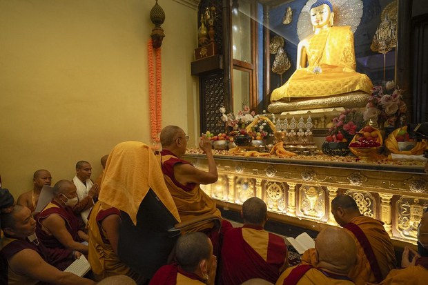 ༸གོང་ས་མཆོག་གིས་གནས་མཆོག་རྡོ་རྗེ་གདན་དུ་བྱང་ཆུབ་མཆོད་རྟེན་ཆེན་མོར་གནས་གཟིགས་མཛད་པ། ༸གོང་ས་མཆོག་གིས་གནས་མཆོག་རྡོ་རྗེ་གདན་དུ་བྱང་ཆུབ་མཆོད་རྟེན་ཆེན་མོར་གནས་གཟིགས་མཛད་པ།