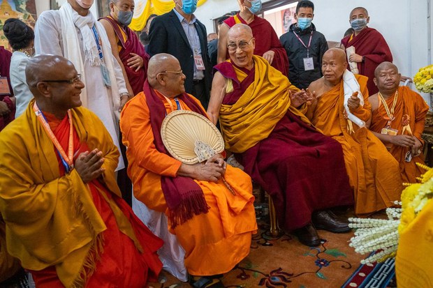 ༸གོང་ས་མཆོག་གིས་འཛམ་གླིང་གི་ཆོས་ལུགས་ཚང་མ་ཕན་ཚུན་ཐུགས་མཐུན་ཁྲིམས་གཙང་དགོས་སྐོར་བཀའ་སྩལ་བ།