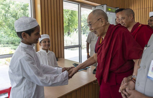 རྒྱལ་སྤྱིའི་རིང་བཞིན་ལྡན་པའི་ཁ་ཆེའི་ཆོས་ལུགས་མཐུན་སྒྲིལ་ཚོགས་ཆེན། རྒྱལ་སྤྱིའི་རིང་བཞིན་ལྡན་པའི་ཁ་ཆེའི་ཆོས་ལུགས་མཐུན་སྒྲིལ་ཚོགས་ཆེན།