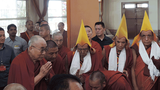 ༸གོང་ས་མཆོག་དགའ་ལྡན་བྱང་རྩེ་གྲྭ་ཚང་དུ་༸ཞབས་སོར་བདེ་བར་འཁོད་པ།