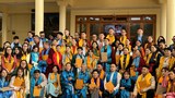 ༸གོང་ས་མཆོག་གིས་སོག་ཡུལ་གྱི་ན་རོ་པ་རིན་པོ་ཆེ་མཆོག་གཙོས་པའི་སོག་རིགས་གཞོན་སྐྱེས་བརྒྱ་ལྷག་ལ་མཇལ་ཁ་སྩལ་ཡོད་པ།