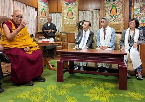 སྤྱི་ནོར་༧གོང་ས་༧སྐྱབས་མགོན་ཆེན་པོ་མཆོག་དང་རྒྱ་རིགས་ཚན་རིག་པ་དབར་གྱི་བགྲོ་གླེང་ཐེངས་གསུམ་པ་གནང་སྐབས། ༢༠༢༥།༠༥།༠༢ ཉིན།