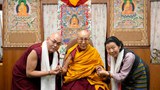༸གོང་ས་༸སྐྱབས་མགོན་ཆེན་པོ་མཆོག་གིས་བོད་མི་མང་སྤྱི་འཐུས་སྦྲེལ་པོ་རྣམ་གཉིས་ལ་མཇལ་ཁ་སྩལ་བ།