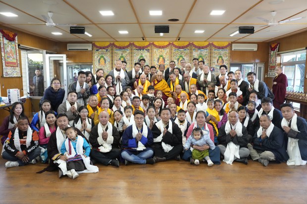 ༧གོང་ས་༧སྐྱབས་མགོན་ཆེན་པོ་མཆོག་གིས་བོད་ཀྱི་དཔེ་མཛོད་ཁང་གི་ལས་བྱེད་ཚོར་མཇལ་ཁ་དང་བཀའ་སློབ་སྩལ་ཡོད་པ།