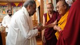 ༸གོང་ས་མཆོག་གིས་རྒྱ་གར་གྱི་ཚོང་དོན་དང་བཟོ་ལས་བློན་ཆེན་ཟུར་པ་ (Anand Sharma)ཨཱ་ནནྟ་ཤཱར་མ་ལགས་ལ་མཇལ་ཁ་སྩལ་བ།