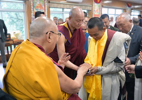 ༸གོང་ས་༸སྐྱབས་མགོན་ཆེན་པོ་མཆོག་གིས་ཝིཡེཏ་ནམ་དགེ་སློང་རྣམས་ལ་མཇལ་ཁ་སྩལ་སྐབས། ༢༠༢༥།༠༥།༠༩ ཉིན།