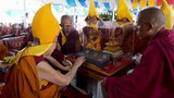 ༧གོང་ས་མཆོག་ལ་རྗེ་ཙོང་ཁ་པ་ཆེན་པོའི་གཟེངས་རྟགས་འབུལ་བཞེས་མཛད་པ།