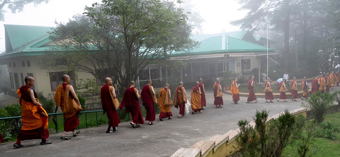 Dalai Lama conferred novice ordination to around 70 mons and nuns from Taiwan (2).jpg