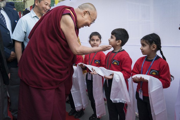 ༸གོང་ས་མཆོག་གི་སལ་ཝན་སློབ་གྲྭའི་ནང་གི་མཛད་འཕྲིན། ༸གོང་ས་མཆོག་གི་སལ་ཝན་སློབ་གྲྭའི་ནང་གི་མཛད་འཕྲིན།