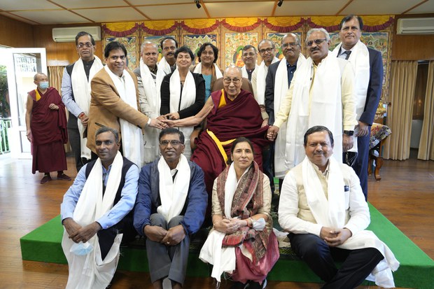 སྙིང་རྗེ་ལ་བརྟེན་ནས་འཛམ་གླིང་ལ་འགྱུར་བ་ཆེན་པོ་གཏོང་ཐུབ་པ་དང་། རྒྱ་གར་ལའང་སྟོབས་འབྱོར་རྒྱས་ཐུབ། ༸གོང་ས་མཆོག་གིས།