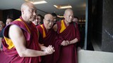 རྒྱ་གར་གྱི་གནད་ཡོད་མི་སྣ་དང་བོད་མི་བརྒྱ་ཕྲག་གིས་ཕེབས་བསུ་ཞུས་ཐོག་༧གོང་ས་༧སྐྱབས་མགོན་ཆེན་པོ་མཆོག་རྒྱ་གར་ལྷོ་ཕྱོགས་སྦེང་ལོར་གྲོང་ཁྱེར་དུ་༧ཞབས་སོར་བདེ་བར་འཁོད་འདུག