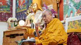 ༸གོང་ས་མཆོག་གིས་ཆོ་འཕྲུལ་དུས་ཆེན་ཉིན་མང་ཚོགས་ལ་སྐྱེས་རབས་ཀྱི་གསུང་ཆོས་སྩལ་གནང་མཛད་རྒྱུ།