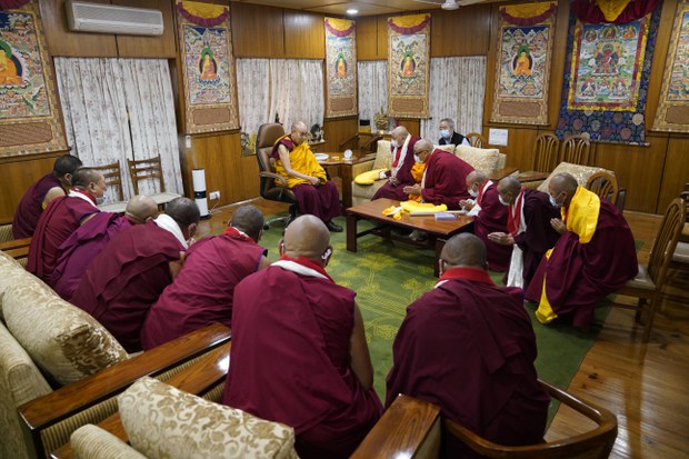 ༸གོང་ས་མཆོག་ནས་ཐེག་ཆེན་ཆོས་གླིང་གཙུག་ལག་ཁང་དུ་བདེ་མཆོག་ལུ་ཨི་པའི་བཀའ་དབང་སྩལ་རྒྱུའི་ཞལ་བཞེས་གནང་འདུག ༸གོང་ས་མཆོག་ནས་ཐེག་ཆེན་ཆོས་གླིང་གཙུག་ལག་ཁང་དུ་བདེ་མཆོག་ལུ་ཨི་པའི་བཀའ་དབང་སྩལ་རྒྱུའི་ཞལ་བཞེས་གནང་འདུག