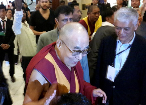 ༧གོང་ས་༧སྐྱབས་མགོན་ཆེན་པོ་མཆོག་སྦེང་ལོར་དུ་ཞབས་སོར་འཁོད་གནང་བ། ༧གོང་ས་༧སྐྱབས་མགོན་ཆེན་པོ་མཆོག་སྦེང་ལོར་དུ་ཞབས་སོར་འཁོད་གནང་བ།