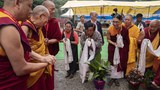 ༧གོང་ས་མཆོག་ནས་མ་ན་ལིར་དད་ཆོས་ཞུ་བ་༥༠༠༠་ལྷག་ཙམ་ལ་ཆོས་འབྲེལ་དབུ་འཛུགས་མཛད་གནང་བ།