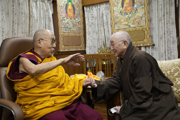 ༸གོང་ས་མཆོག་གིས་བྲག་གཡབ་༸སྐྱབས་མགོན་བློ་ལྡན་ཤེས་རབ་རིན་པོ་ཆེ་མཆོག་ལ་མཇལ་ཁ་སྩལ་བ།