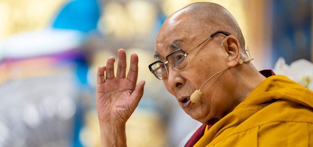 ༧གོང་ས་སྐྱབས་མགོན་ཆེན་པོ་མཆོག་གིས་བལ་ཡུལ་གློ་སྨོན་ཐང་གི་སེར་སྐྱ་གྲངས་༢༤ལ་མཇལ་ཁ་དང་བཀའ་སློབ་བསྩལ་གནང་མཛད་ཡོད་པ།