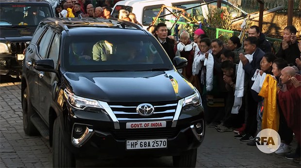 ༧གོང་ས་མཆོག་ལྡི་ལིར་མཛད་འཆར་བསྐྱང་ཆེད་བཞུགས་སྒར་ནས་ཆིབས་ཐོན་གནང་བ། ༧གོང་ས་མཆོག་ལྡི་ལིར་མཛད་འཆར་བསྐྱང་ཆེད་བཞུགས་སྒར་ནས་ཆིབས་ཐོན་གནང་བ།