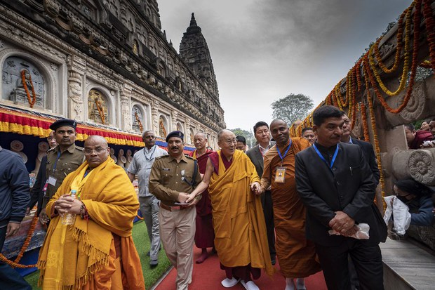 ༧གོང་ས་མཆོག་ནས་རྡོར་གདན་མཆོད་རྟེན་ཆེན་མོར་གནས་གཟིགས་མཛད་ཡོད་པ། ༧གོང་ས་མཆོག་ནས་རྡོར་གདན་མཆོད་རྟེན་ཆེན་མོར་གནས་གཟིགས་མཛད་ཡོད་པ།