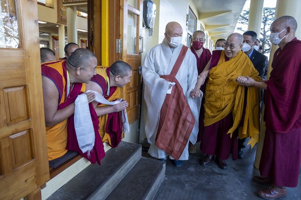 ཆོས་དད་ཡོད་མེད་ལ་མ་ལྟོས་པར་ཚང་མས་སེམས་པ་བཟང་པོ་བྱ་གལ་ཆེ་ཞེས་༧གོང་ས་༧སྐྱབས་མགོན་ཆེན་པོ་མཆོག་གིས་བཀའ་གནང་བ།