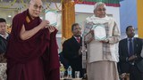 ༸གོང་ས་མཆོག་དང་བི་ཧཱར་མངའ་སྡེའི་སྤྱི་ཁྱབ་བློན་ཆེན་ནས་དཔེ་དེབ་དུབ་འབྱེད་གནང་བ།