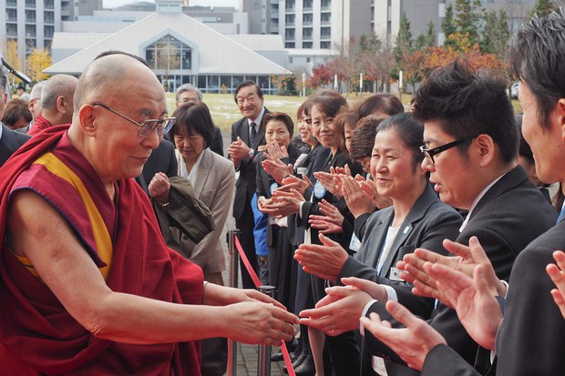 ༧གོང་ས་མཆོག་ནས་ཉི་ཧོང་ནང་ཡོད་པའི་ས་ཡི་ཏ་མ་སྨན་ཁང་དུ་ཆིབས་བསྒྱུར། ༧གོང་ས་མཆོག་ནས་ཉི་ཧོང་ནང་ཡོད་པའི་ས་ཡི་ཏ་མ་སྨན་ཁང་དུ་ཆིབས་བསྒྱུར།