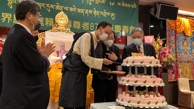 ཐེ་ཝན་ནང་༧གོང་ས་མཆོག་གི་༧སྐུའི་འཁྲུངས་སྐར་སྔ་སྣུར་གྱིས་སྲུང་བརྩི་ཞུས་འདུག