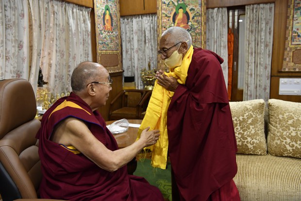 འདི་ལོར་སྤྱི་ནོར་༸གོང་ས་སྐྱབས་མགོན་ཆེན་པོ་མཆོག་ལ་དྭགས་སུ་ཆིབས་སྒྱུར་མཛད་རྒྱུའི་བཀའ་བཞེས་ཟབ་མོ་ཐོབ་ཡོད་པ་ཁྲིག་སེ་རིན་པོ་ཆེ་མཆོག་གིས་འགྲེལ་བརྗོད་གནང་བྱུང་།