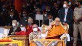 ༸གོང་ས་མཆོག་གིས་ལ་དྭགས་གཞུང་དམངས་གཉིས་ནས་དཔལ་རྔམ་གཟེངས་རྟགས་དེ་དད་པ་དང་ཆོས་སེམས་བརྟན་པོའི་སྒོ་ནས་ཕུལ་བར་ཐུགས་རྗེ་ཆེ་གསུངས་གནང་སོང།
