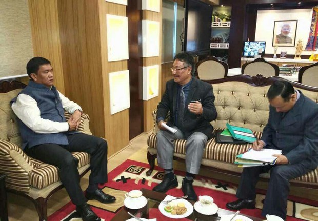 བོད་མིའི་སྒྲིག་འཛུགས་ཀྱི་ནང་སྲིད་བཀའ་བློན་མཆོག་གིས་རྒྱ་གར་ཨ་རུ་ནཱ་ཅལ་མངའ་སྡེའི་སྤྱི་ཁྱབ་བློན་ཆེན་མཆོག་དང་མཇལ་མོལ་གནང་སྐབས། ༢༠༡༦།༡༡།༡༩ བོད་མིའི་སྒྲིག་འཛུགས་ཀྱི་ནང་སྲིད་བཀའ་བློན་མཆོག་གིས་རྒྱ་གར་ཨ་རུ་ནཱ་ཅལ་མངའ་སྡེའི་སྤྱི་ཁྱབ་བློན་ཆེན་མཆོག་དང་མཇལ་མོལ་གནང་སྐབས། ༢༠༡༦།༡༡།༡༩