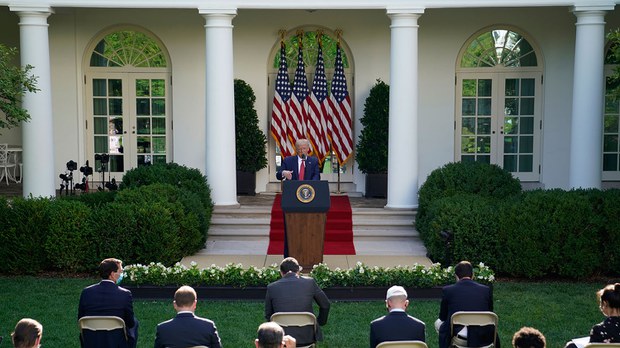 ཨ་མི་རི་ཀའི་སྲིད་འཛིན་(Trump)་ལགས་ཕོ་བྲང་དཀར་པོའི་ནང་། ༢༠༢༠།༧།༡༤