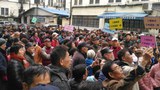 རྒྱ་ནག་ཧྲང་ཧེ་རུ་རྒྱ་མི་སྟོང་ཕྲག་བརྒལ་བས་རྒན་ཡོལ་ཕོགས་ཐོབ་དང་འོས་འཚམས་ཀྱི་ཐོབ་ཐང་རག་ཆེད་རྒྱ་ནག་གཞུང་ལ་ངོ་རྒོལ་བྱས་སྐབས། ༢༠༡༦།༡༢།༡༤
