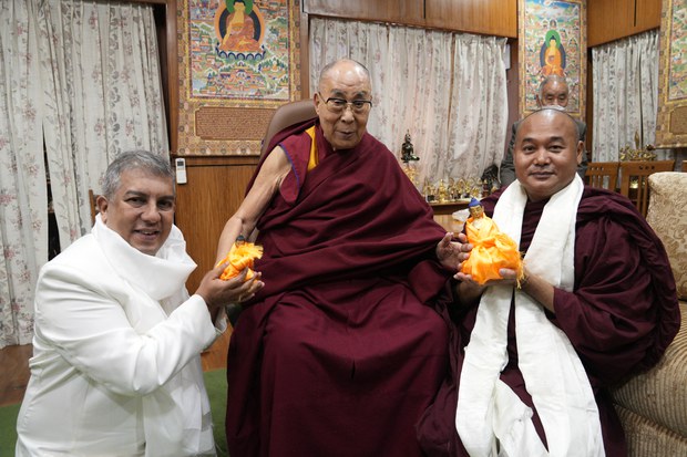 སིངྒ་ལ་རྒྱལ་ཁབ་ཏུ་བོད་བརྒྱུད་ནང་བསྟན་སྤེལ་མཁན་ཚོར་རྒྱ་ནག་གཞུང་གིས་གནོན་ཤུགས་ཆེན་པོ་སྤྲོད་བཞིན་པ། ཤྲི་ལངྐ་བོད་ཀྱི་ནང་ཆོས་མཐུན་ཚོགས་ཀྱི་ཚོགས་གཙོ་ནས་འགྲེལ་བརྗོད་གནང་གི་འདུག སིངྒ་ལ་རྒྱལ་ཁབ་ཏུ་བོད་བརྒྱུད་ནང་བསྟན་སྤེལ་མཁན་ཚོར་རྒྱ་ནག་གཞུང་གིས་གནོན་ཤུགས་ཆེན་པོ་སྤྲོད་བཞིན་པ། ཤྲི་ལངྐ་བོད་ཀྱི་ནང་ཆོས་མཐུན་ཚོགས་ཀྱི་ཚོགས་གཙོ་ནས་འགྲེལ་བརྗོད་གནང་གི་འདུག
