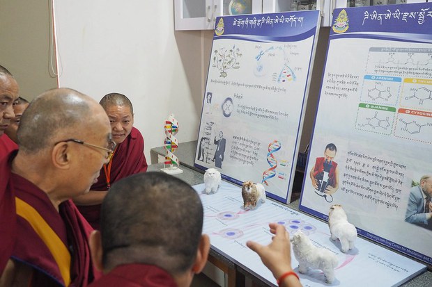 ༧གོང་ས་མཆོག་དཔལ་ལྡན་འབྲས་སྤུངས་བློ་གསལ་གླིང་གི་སྒོམ་སྒྲུབ་དང་ཚན་རིག་ལྟེ་གནས་ཁང་དུ། ༢༠༡༧།༡༢།༡༤