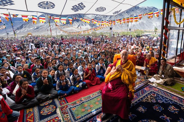 རྒྱ་གར་ནི་རྨང་གཞི་མང་གཙོའི་ལམ་ནས་བཙུགས་སྟབས་སྤྱི་ཚོགས་ཀྱི་སྒྲོམ་གཞི་སྲ་བརྟན་ཐོག་གནས་ཐུབ་ཡོད། ༧གོང་ས་མཆོག་གིས།