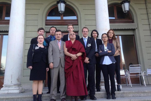ཕྱི་སྡོད་ཡུ་གུར་འཛམ་གླིང་ལྷན་ཚོགས་ཀྱི་འགོ་ཁྲིད་Dolkum Isaམགོ་ལོག་འཇིགས་མེད་དང་མཇལ་སྐབས། ༢༠༡༥།༡༡།༡༧