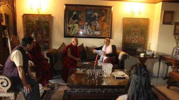 བོད་མི་མང་སྤྱི་འཐུས་ཁག་ཅིག་གིས་རྒྱ་གར་གྱི་གྲོས་ཚོགས་གོང་འོག་གཉིས་ཀྱི་འཐུས་མིར་མཇལ་འཕྲད་སྐབས། ༢༠༡༦།༡༡། བོད་མི་མང་སྤྱི་འཐུས་ཁག་ཅིག་གིས་རྒྱ་གར་གྱི་གྲོས་ཚོགས་གོང་འོག་གཉིས་ཀྱི་འཐུས་མིར་མཇལ་འཕྲད་སྐབས། ༢༠༡༦།༡༡།