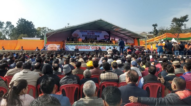 སྦི་ཇེ་པི་ཡིས་ཧི་མ་ཅལ་མངའ་སྡེའི་གཞུང་བཟུང་ནས་ལོ་གཅིག་འཁོར་བའི་དུས་དྲན་ཐོག་སྲིད་བློན་མོ་དྷི་ཕེབས་ཡོད་པ། སྦི་ཇེ་པི་ཡིས་ཧི་མ་ཅལ་མངའ་སྡེའི་གཞུང་བཟུང་ནས་ལོ་གཅིག་འཁོར་བའི་དུས་དྲན་ཐོག་སྲིད་བློན་མོ་དྷི་ཕེབས་ཡོད་པ།