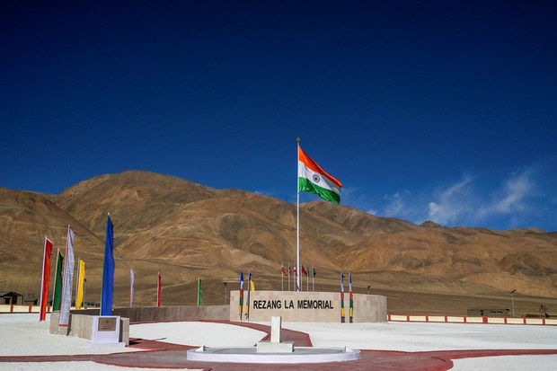 རྒྱ་གར་གྱིས་འཕགས་བོད་ས་མཚམས་སུ་མཐའ་སྲུང་ས་ཚིགས་གསར་པ་བཞི་བཅུ་བཙུགས་ནས་ལྟ་སྲུང་བྱེད་ཤུགས་ཆེ་རུ་བཏང་འདུག