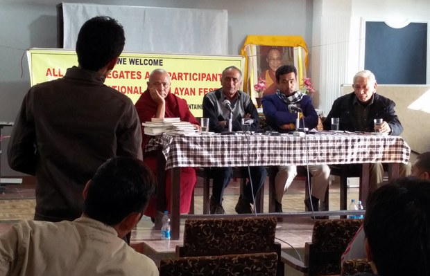 ཧིན་བོད་མཛའ་འབྲེལ་ཚོགས་པས་གསར་འགོད་གསལ་བསྒྲགས་སྐབས། ༢༠༡༥།༡༢།༧