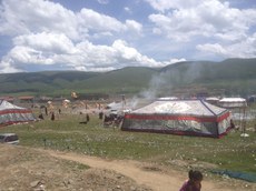 མདོ་སྨད་རྔ་བ་ཕྱོགས་སུ་བོད་མི་ཚོས་གྱ་སྟོན་སྲུང་བརྩི་བྱེད་བཞིན་པའི་རྣམ་པ། ༢༠༡༥།༦།༢༢