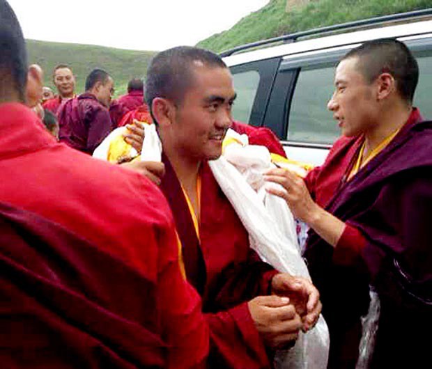 དགེ་འདུན་པ་བྱང་ཆུབ་རྒྱལ་མཚན་གློད་བཀྲོལ་བཏང་ཡོད་པ། དགེ་འདུན་པ་བྱང་ཆུབ་རྒྱལ་མཚན་གློད་བཀྲོལ་བཏང་ཡོད་པ།