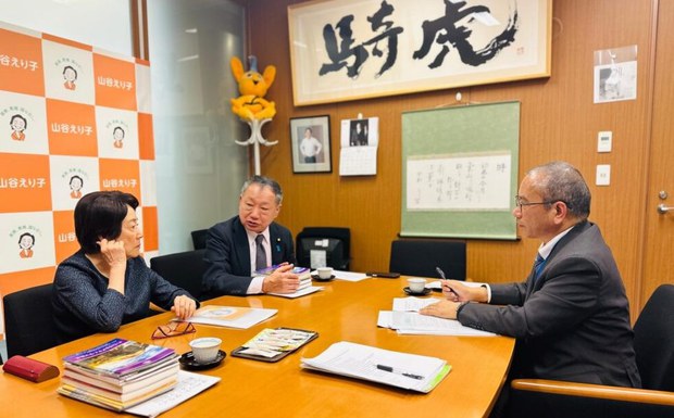 ཉི་འོང་བོད་ཀྱི་སྐུ་ཚབ་དོན་གཅོད་མཆོག་ཉི་འོང་གྲོས་ཚོགས་འཐུས་མིའི་བོད་དོན་རྒྱབ་སྐྱོར་ཚོགས་པའི་ཚོགས་གཙོ་དང་དྲུང་ཆེ་གཉིས་ལ་མཇལ་འཕྲད་གནང་འདུག ཉི་འོང་བོད་ཀྱི་སྐུ་ཚབ་དོན་གཅོད་མཆོག་ཉི་འོང་གྲོས་ཚོགས་འཐུས་མིའི་བོད་དོན་རྒྱབ་སྐྱོར་ཚོགས་པའི་ཚོགས་གཙོ་དང་དྲུང་ཆེ་གཉིས་ལ་མཇལ་འཕྲད་གནང་འདུག