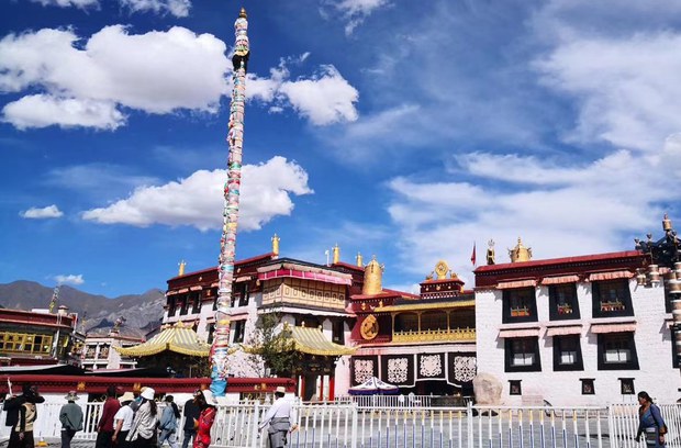 ལྷ་སའི་གཙུག་ལག་ཁང་གི་མདུན། ༩།༢༠༢༠