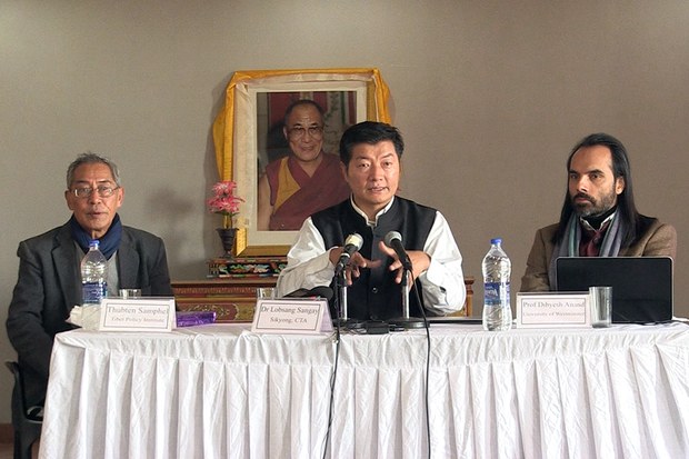 བོད་དང་རྒྱ་ནག་ཧི་མ་ལ་ཡ་ཞེས་པའི་བརྗོད་གཞིའི་ཐོག་བགྲོ་གླེང༌གནང་བ། བོད་དང་རྒྱ་ནག་ཧི་མ་ལ་ཡ་ཞེས་པའི་བརྗོད་གཞིའི་ཐོག་བགྲོ་གླེང༌གནང་བ།
