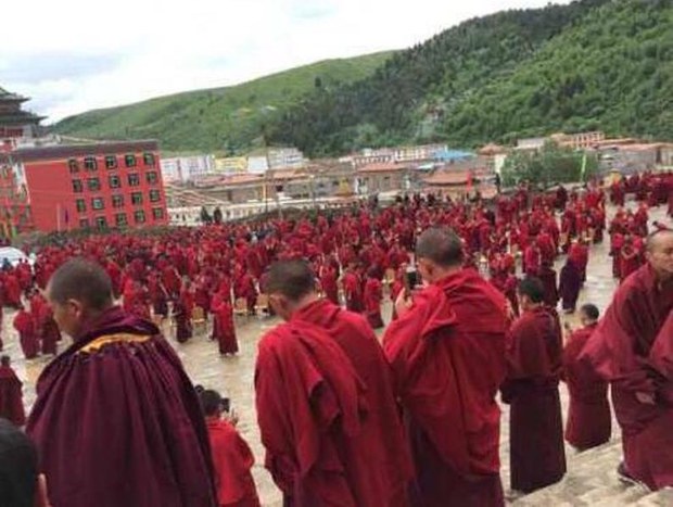 འཛམ་ཐང་ཇོ་ནང་དགོན་ཆེན།