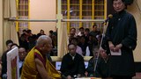 གཞུང་འབྲེལ་གདུང་སེམས་མཉམ་སྐྱེའི་མཆོད་འབུལ་སྨོན་ལམ་སྐབས་སྲིད་སྐྱོང་གིད་གཏམ་བཤད་གནང་བཞིན་པ། ༢༠༡༤།༩།༢༤