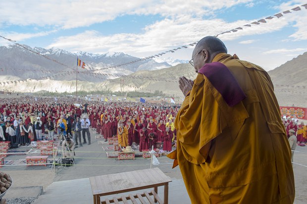 ༧གོང་ས་མཆོག་ལ་དྭགས་ཀླུ་འཁྱིལ་གྱི་གསུང་ཆོོས་ར་བར་ཞབས་སོར་འཁོད་སྐབས། ༢༠༡༤།༧།༡