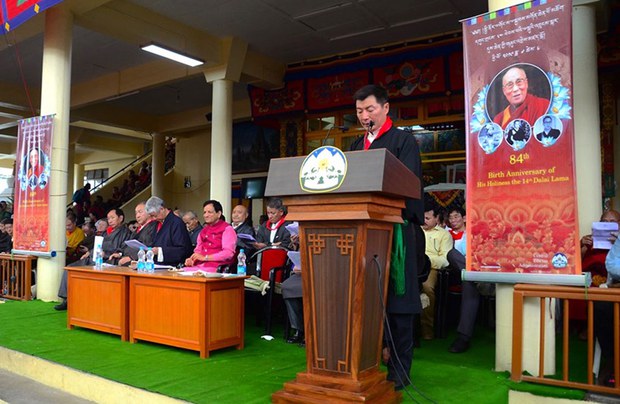 ཁལ་མུག་ཡུལ་གྱི་སྲིད་འཛིན་ལས་ཚབ་མཆོག་གིས་སྐུའི་འཁྲུངས་སྐར་ལ་འཚམས་འདྲི་ཞུས་པ། ཁལ་མུག་ཡུལ་གྱི་སྲིད་འཛིན་ལས་ཚབ་མཆོག་གིས་སྐུའི་འཁྲུངས་སྐར་ལ་འཚམས་འདྲི་ཞུས་པ།